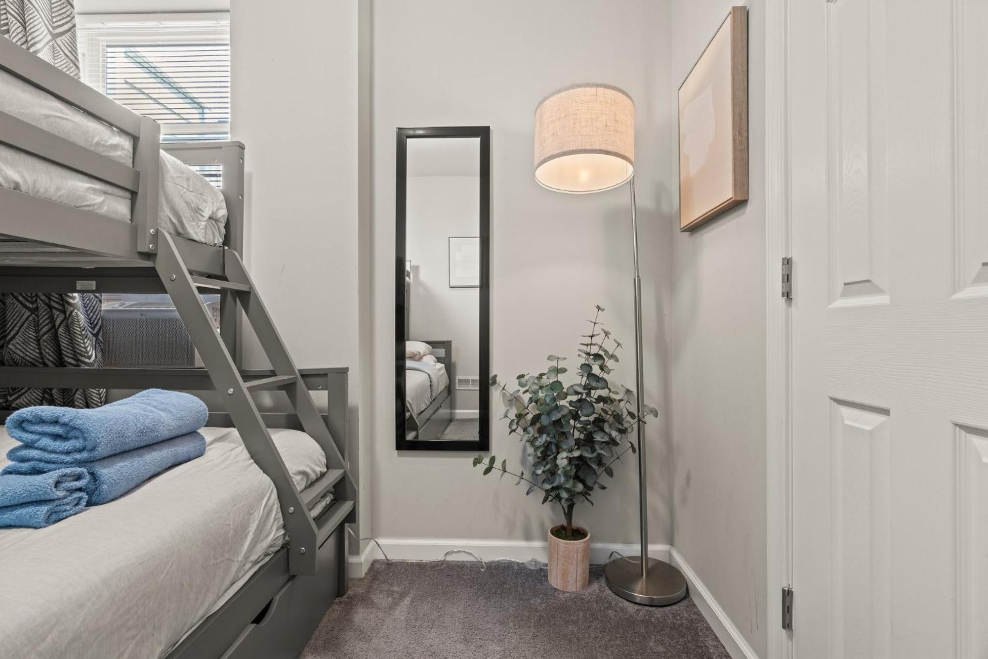 Uptown Gem! A Family Home Free Early Check-In! フィラデルフィア エクステリア 写真
